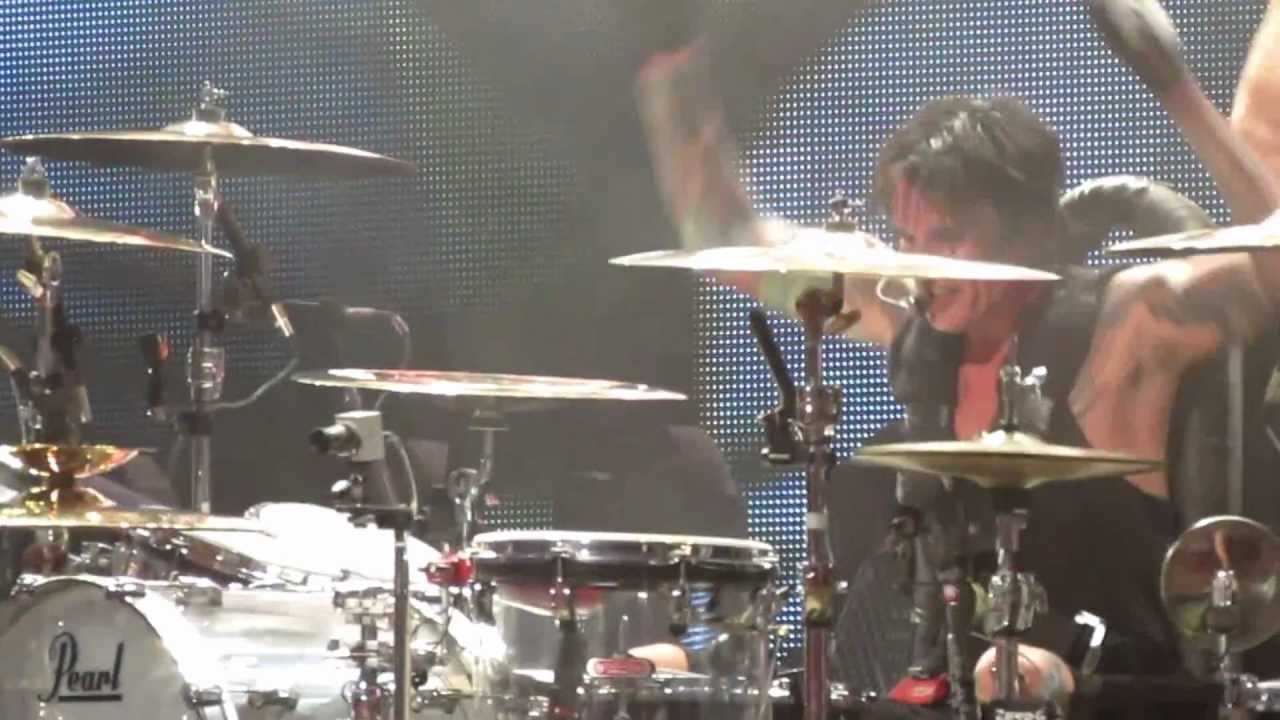 Tommy Lee ( Motley Crue ) playing solo drums upside down, Tampa , July 2012