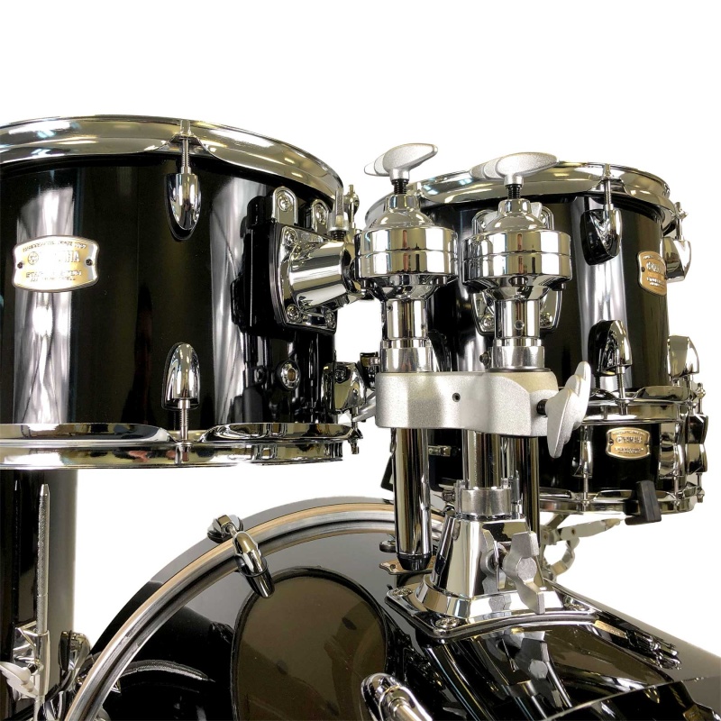 Yamaha Birch 20in 6pc drum shell pack with floor toms in Raven Black.