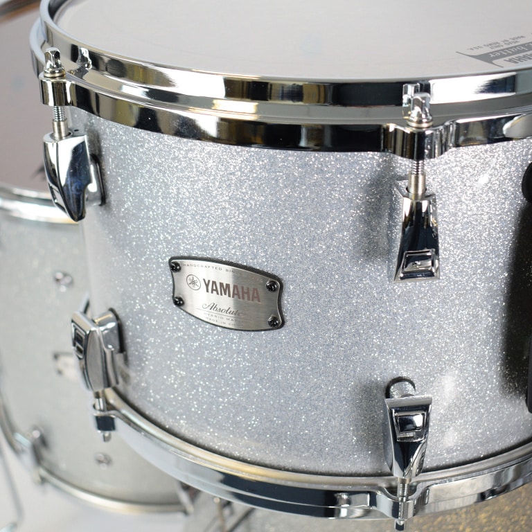 Yamaha Absolute Hybrid Maple 22in 4pc Shell Pack – Silver Sparkle 10