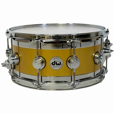 High-quality DW Collectors EDGE 14x6.5 inch snare drum with a striking gold top lacquer finish.