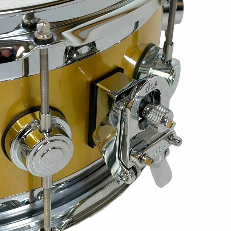 DW Collectors EDGE 14x6.5in Snare in Gold Top Lacquer finish.