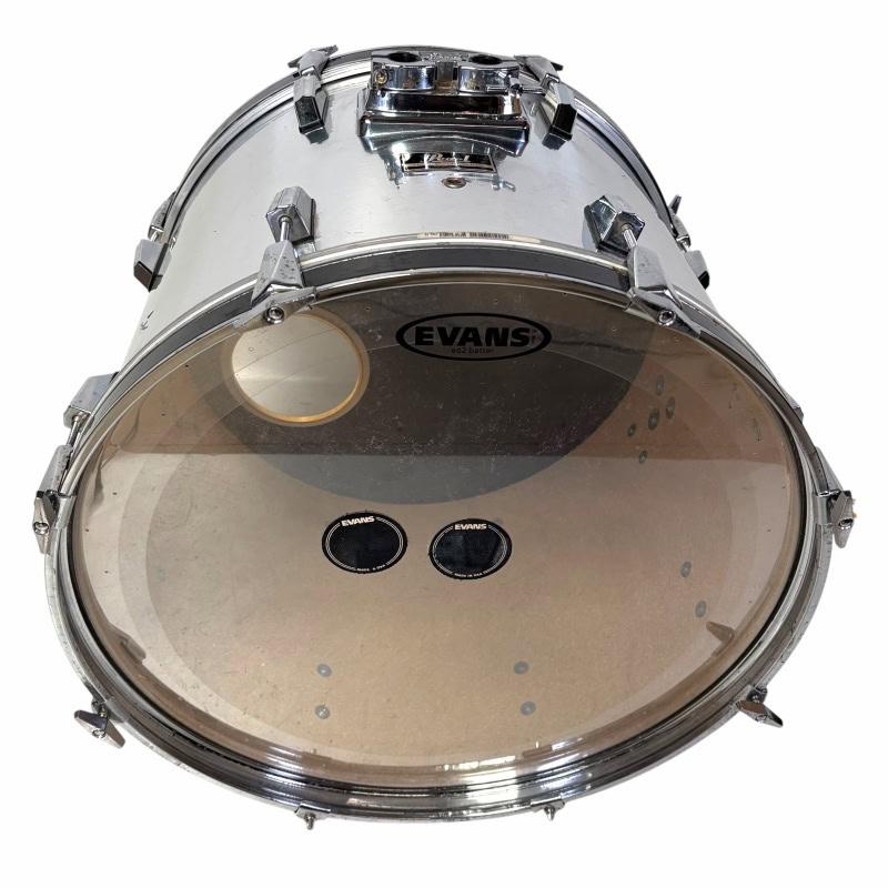 High-quality drum kit featuring Evans snare drum head, perfect for professional drummers and studio.