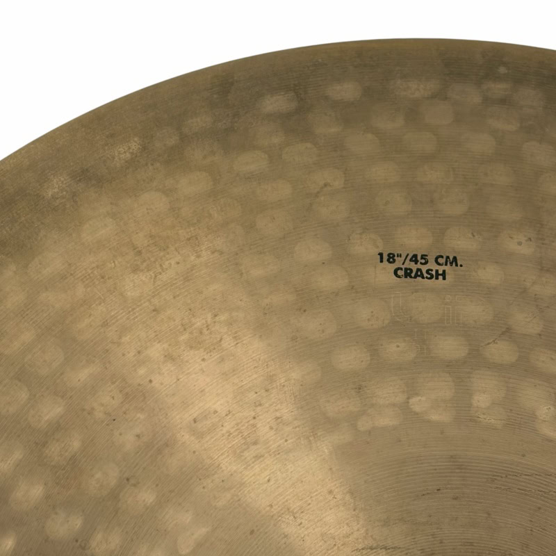 Crash cymbal for drum kits, 18 inches / 45 cm size, high-quality percussion instrument.
