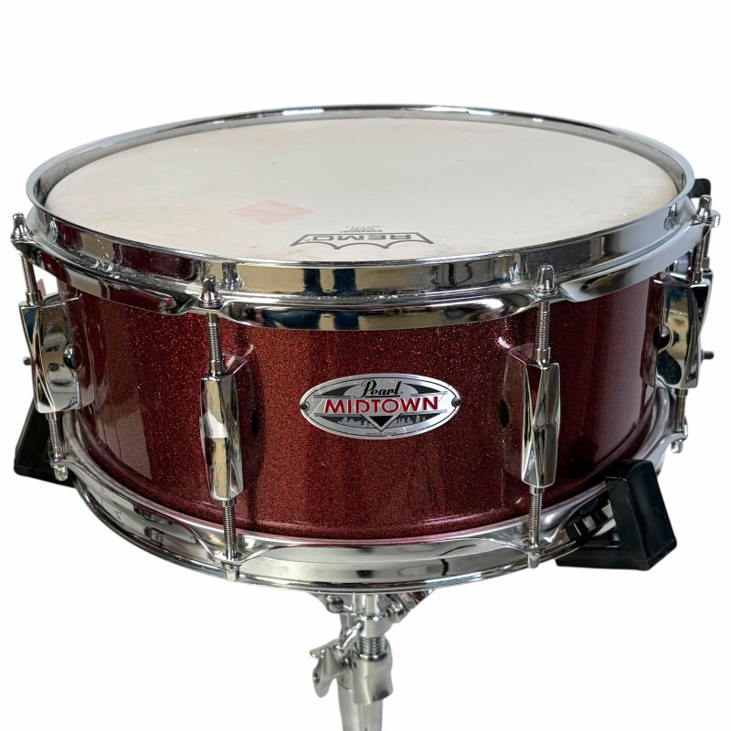 High-quality Pearl Midtown snare drum for professional drummers.