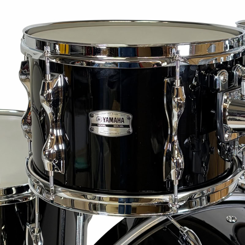 Yamaha black drum kit, professional percussion instrument for drummers. Perfect for studio and stage.