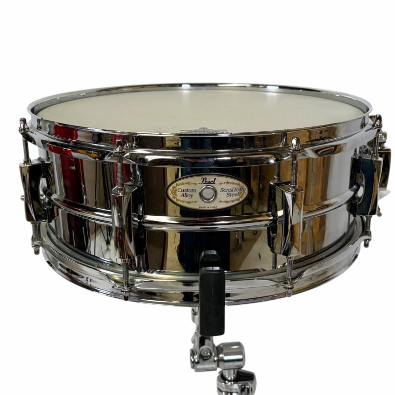 High-quality chrome steel snare drum for professional drummers.