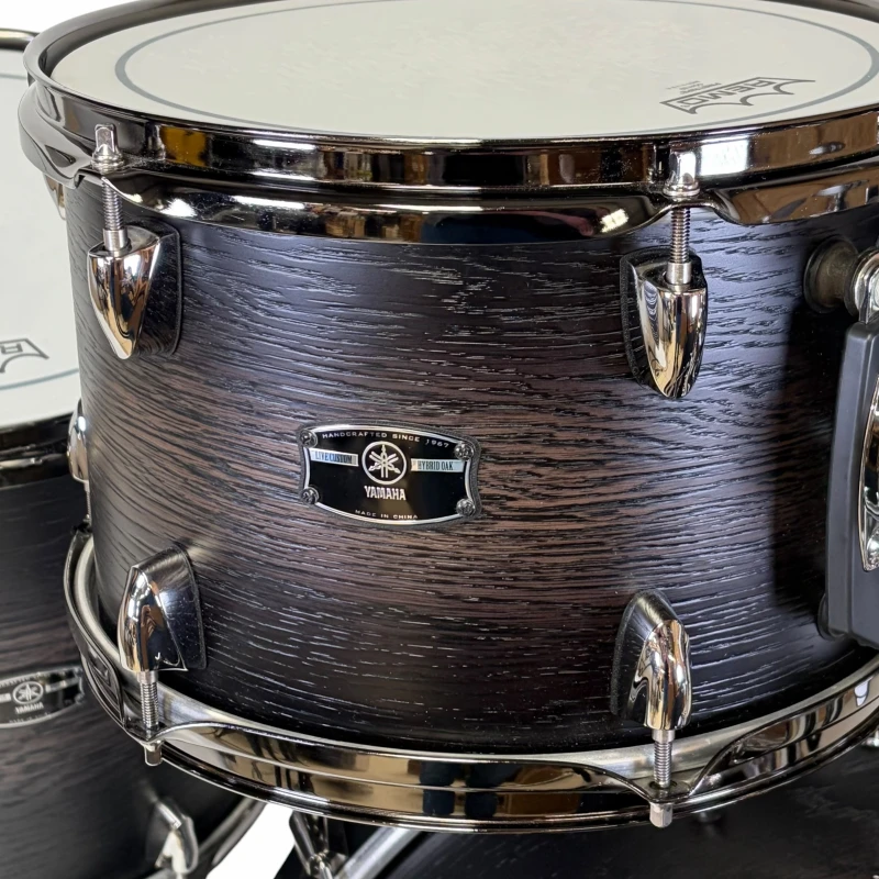 Yamaha snare drum for professional drumming and percussion. Perfect for studio and live performances.