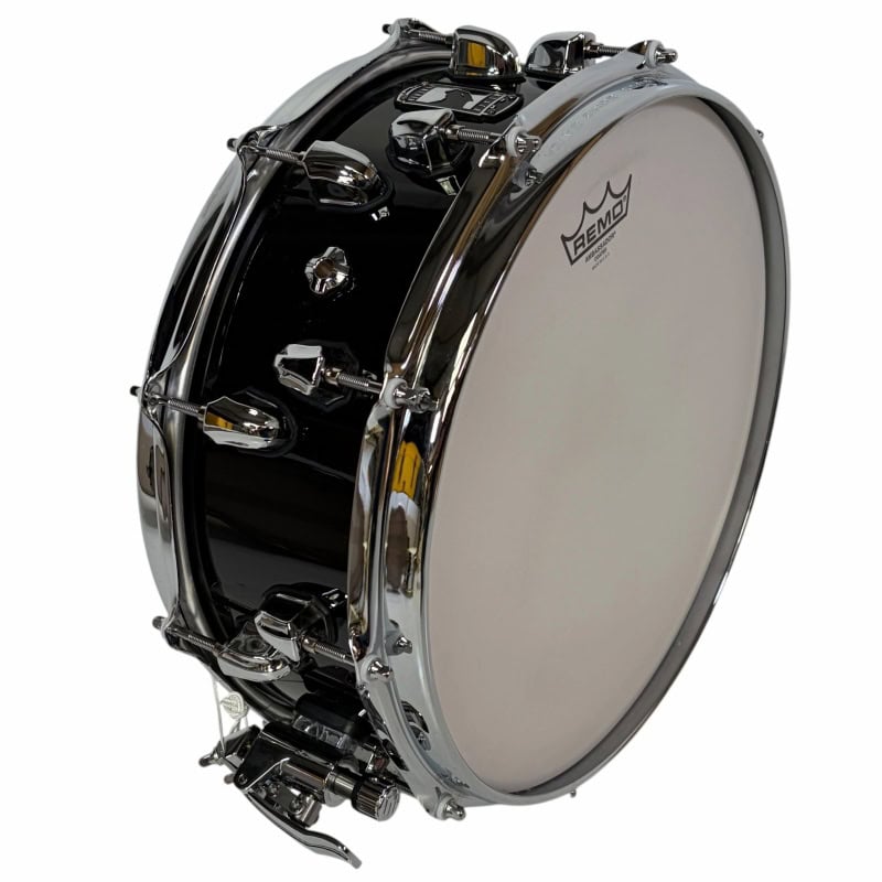 High-quality black snare drum with chrome hardware, ideal for drummers and percussionists.