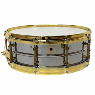 Vintage snare drum with chrome finish and gold hardware, ideal for professional drummers and percuss.