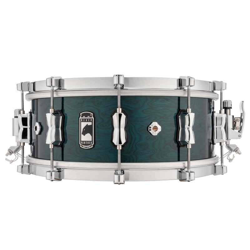 High-quality blue wood snare drum with chrome hardware for professional drumming. Perfect for studio.