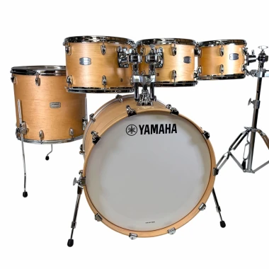 Yamaha drum kit with natural wood finish, perfect for professional drummers and studio recordings.