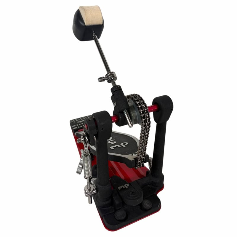 DW 5000 single bass drum pedal for drummers and percussionists.