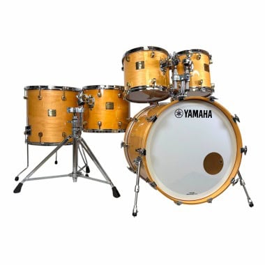 Yamaha Maple Custom 5-piece drum set with natural wood finish for professional drummers.