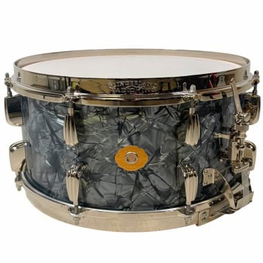 Black Diamond Pearl Slingerland Radio King snare drum for professional drumming.