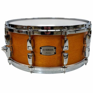 Yamaha Absolute Hybrid Maple 14x6in snare drum in vintage natural finish.