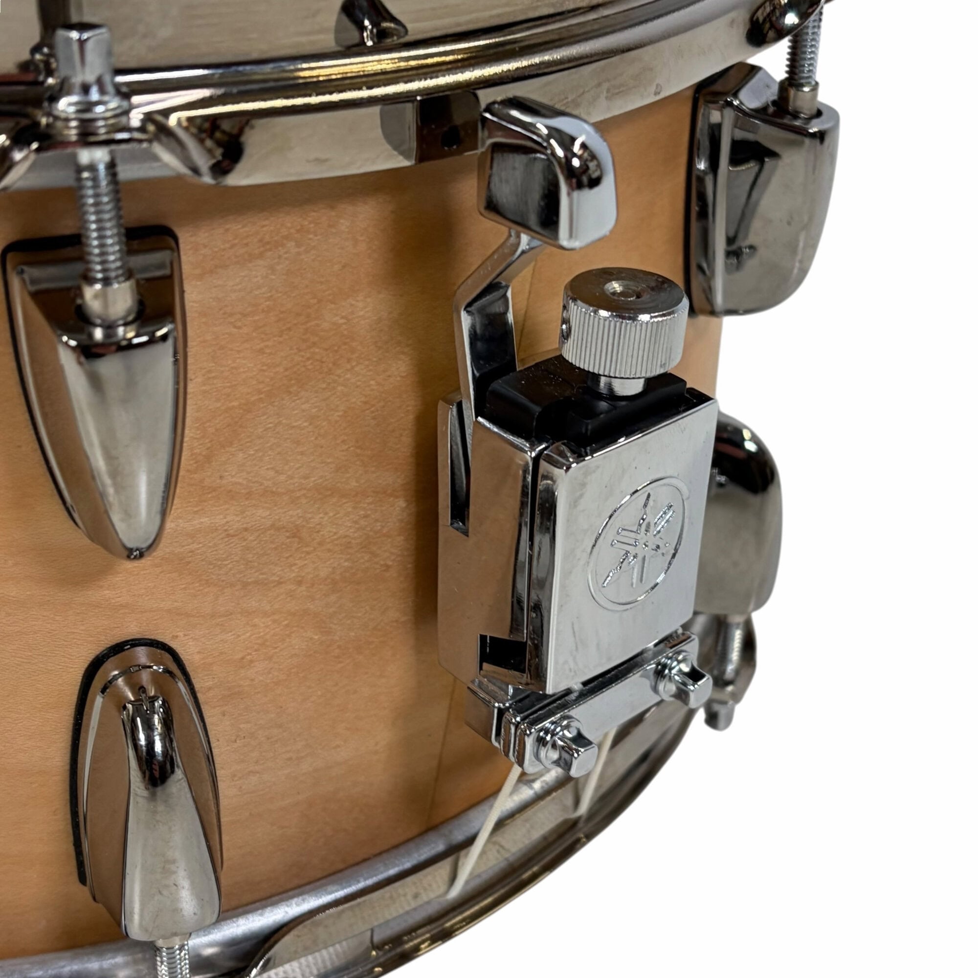 Close-up of Yamaha Steve Jordan signature snare drum hardware and lugs.