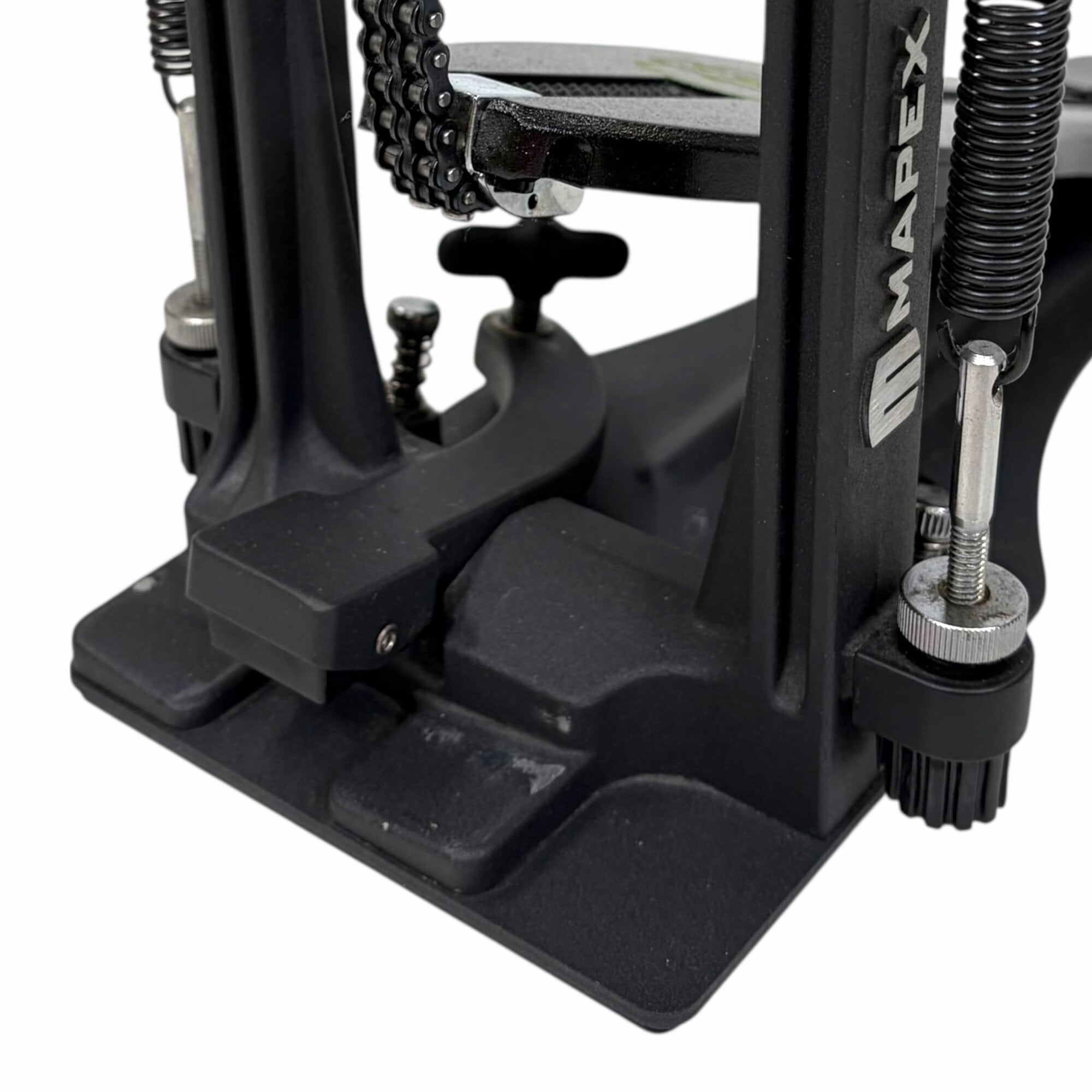 Close-up of Mapex P810tw Armory double bass drum pedal with chain drive.